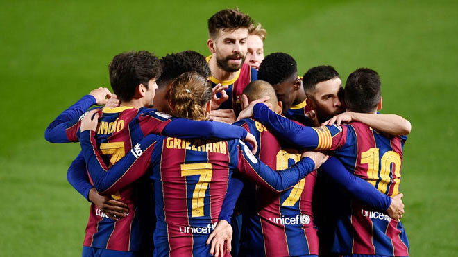 Niềm vui của các cầu thủ Barcelona sau khi hạ Sevilla trong hiệp phụ, giành vé vào chung kết Cúp Nhà vua. Ảnh: Getty Images