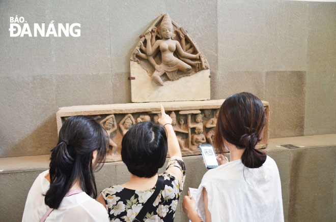 Visitors using automatic audio guides at the Da Nang Museum of Cham Sculpture