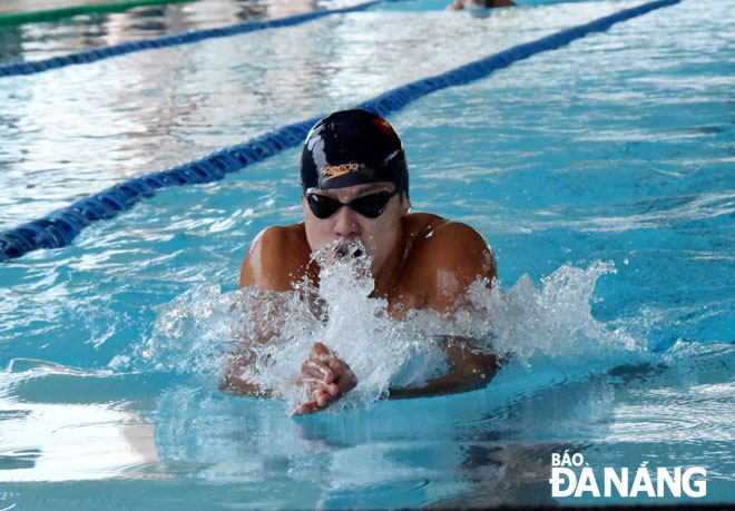 Together with Nguyen Huu Kim Son, talented swimmer Hoang Quy Phuoc (in picture) has a high hope to be selected for Vietnamese swimming team to compete in the upcoming SEA Games 31 which will take place in Viet Nam late this year.