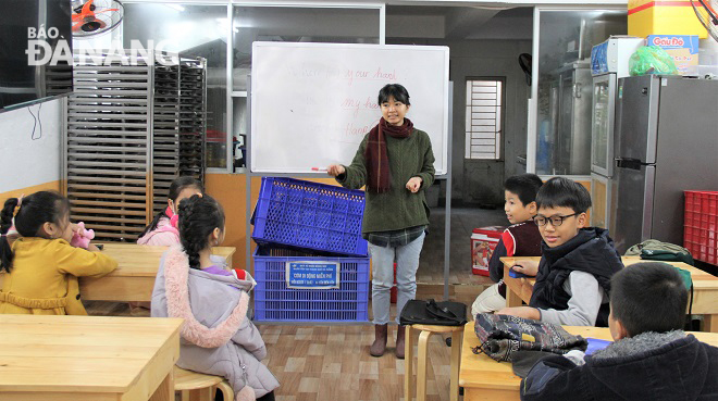 ‘1,000-VND’ classes take place every Saturday and Sunday morning at the Yen Vui eatery, located at 68 Ly Trien, Thanh Khe District, Da Nang