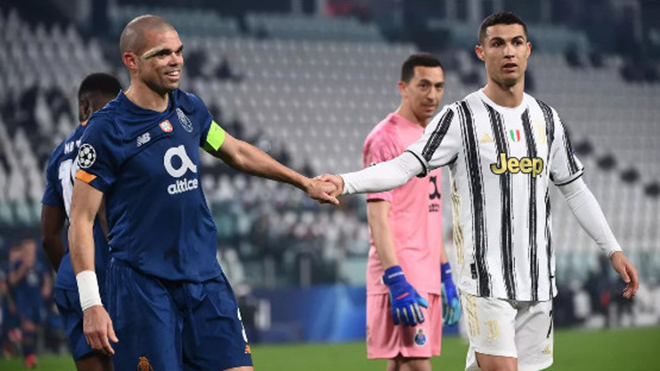 Ronaldo và Juventus lần thứ 2 liên tiếp phải dừng bước sớm. Ảnh: Eurosports