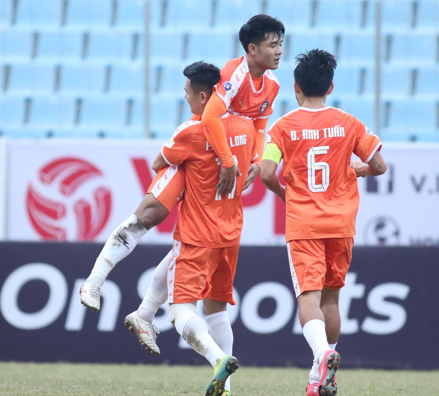 SHB DN players celebrating a goal in January’s match against Ho Chi Minh City