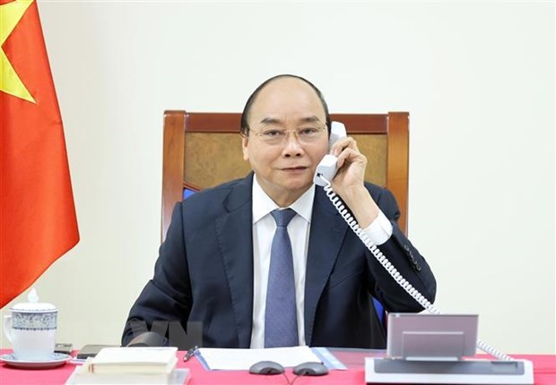 Vietnamese Prime Minister Nguyen Xuan Phuc holds phone talks with his Singaporean counterpart Lee Hsien Long (Photo: VNA)