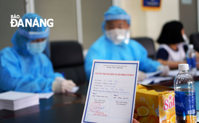  After the injection, the vaccinated are taken to post-injection monitoring rooms. All of them receive certificates of vaccination against COVID-19 issued by the local preventive medicine unit.