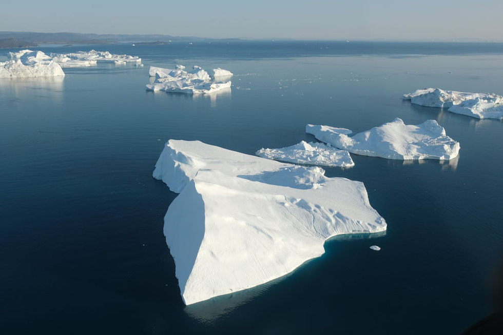 Tảng băng trôi ở vịnh băng Ilulissat, gần thành phố Ilulissat, đảo Greenland vào tháng 8-2019. Biến đổi khí hậu đang ảnh hưởng sâu sắc đến Greenland. Ảnh: Getty Images