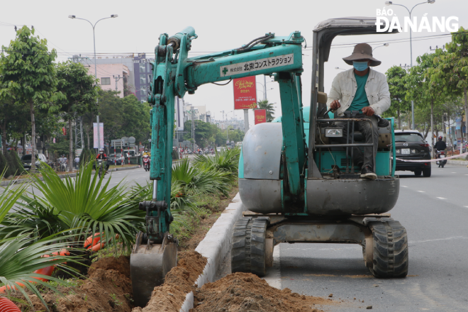 Many motor vehicles are used to remove existing median strips