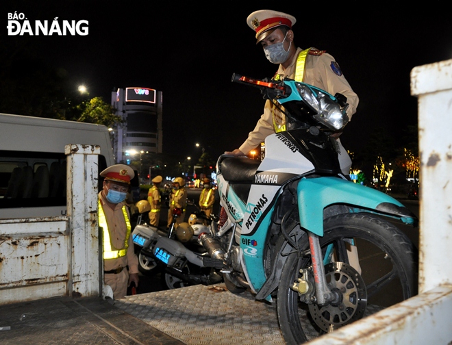 A violator had his vehicle temporarily detained by traffic police officers