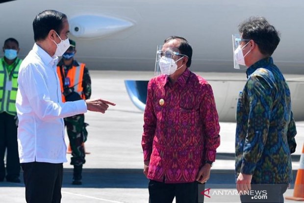 Indonesian President Joko Widodo (first from left) witnessed a mass vaccination campaign in Bali on March 16 (Photo: Antara)