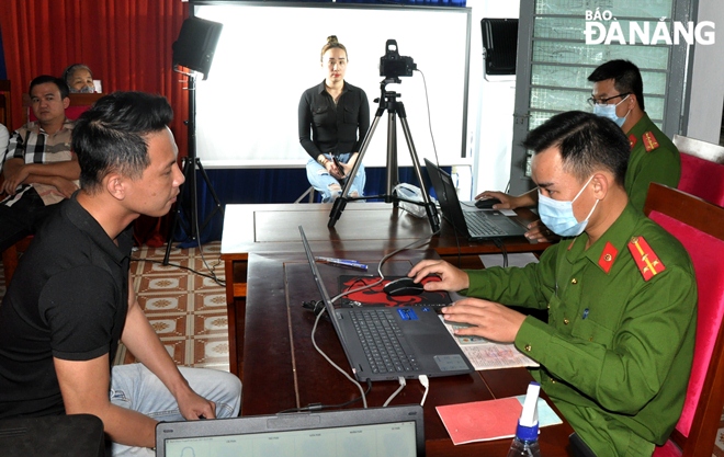 The Man Thai Police in Son Tra District have to work seven days a week with three shifts per day to process the massive amount of paperwork and application for chip-based ID cards.