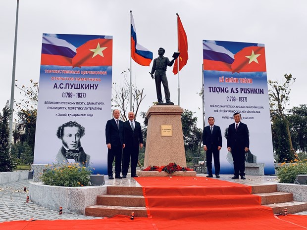 A 2.1-metre-tall bronze statue of famous Russian poet Alexandre Sergeievich Pushkin is unveiled at Hoa Binh Park in Hanoi’s Bac Tu Liem district by the municipal People’s Committee and the Embassy of Russia in Vietnam.