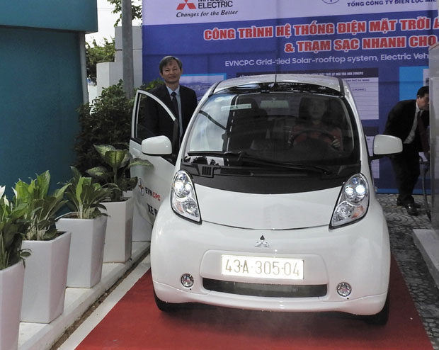 Viet Nam’s first EV parking/ charging station was put into operation in Da Nang by the city-based Central Power Corporation (EVNCPC) (Photo: NDO)