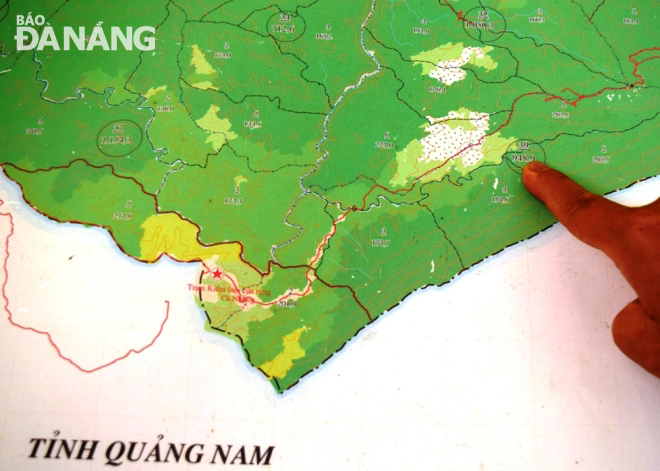 Theo bản đồ, vị trí các hầm khai thác vàng ở Tiểu khu 39 (bìa phải) cách Trạm Kiểm lâm cửa rừng Cà Nhông khoảng 10km đường rừng. Ảnh: HOÀNG HIỆP