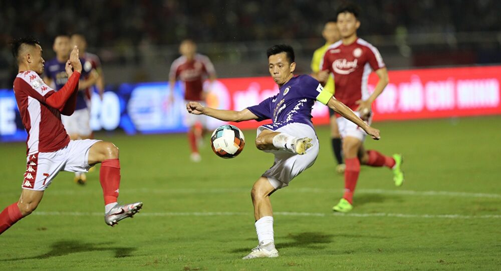 Vòng 5 V-League hứa hẹn sẽ rất hấp dẫn với màn đối đầu giữa CLB TP Hồ Chí Minh và Hà Nội FC. Ảnh: TTXVN