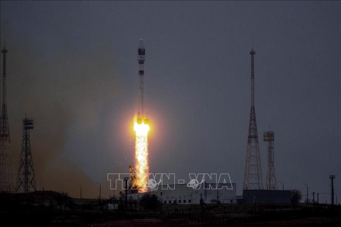 Tên lửa đẩy Soyuz-2.1a của Nga mang theo 38 vệ tinh của 18 quốc gia rời khỏi Sân bay vũ trụ Baikonur ngày 22/3/2021. Ảnh: AFP/TTXVN