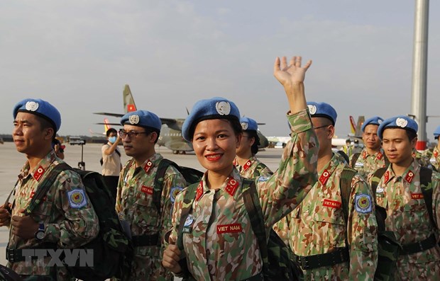 Staff members of the hospital depart for the mission (Photo: VNA) 