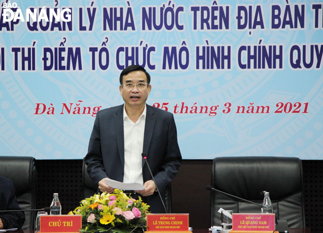 Chủ tịch UBND thành phố Lê Trung Chinh chủ trì buổi họp báo. Ảnh: Đặng Nở