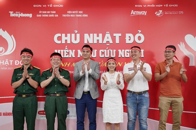 Ngày 25-3, tại TP. Hồ Chí Minh, Báo Tiền Phong phối hợp cùng Amway Việt Nam và Bệnh viện Quân y 175 tổ chức chương trình Chủ nhật Đỏ năm 2021.