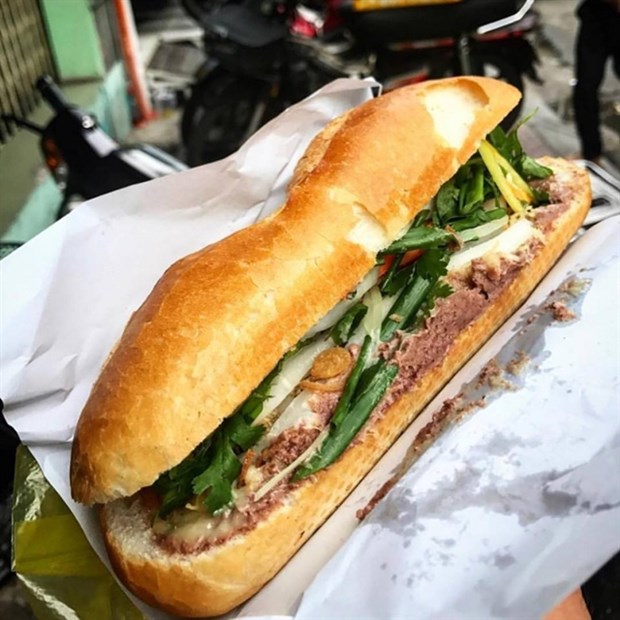 A banh mi stall Banh Mi Huynh Hoa on  Le Thi Rieng Street in HCM City. (Photo: VNA)