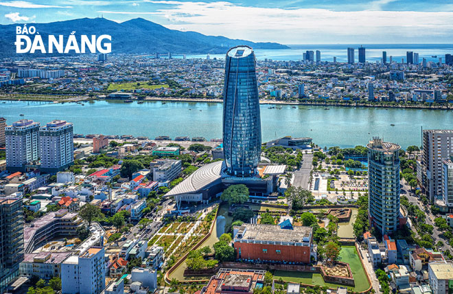 Đảng bộ, chính quyền và nhân dân Đà Nẵng ra sức thi đua xây dựng thành phố ngày càng phát triển. Ảnh: KIM LIÊN