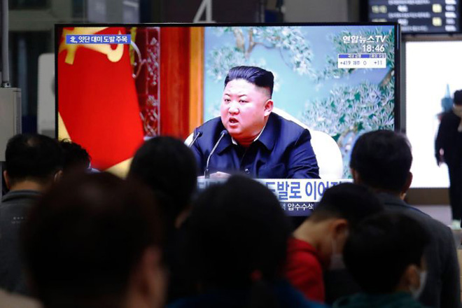 Nhà lãnh đạo Triều Tiên Kim Jong-un phát biểu trên truyền hình của nước này hôm 25-3, cũng là ngày Bình Nhưỡng phóng 2 tên lửa đạn đạo. 					          Ảnh: AP