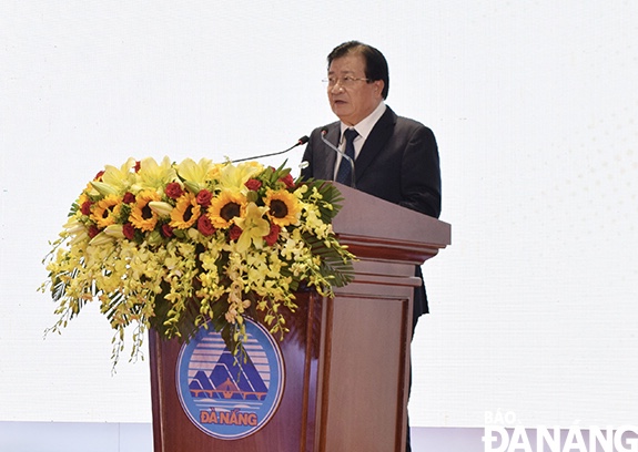 Phó Thủ tướng Chính phủ Trịnh Đình Dũng phát biểu chỉ đạo tại buổi lễ. Ảnh: TRIỆU TÙNG