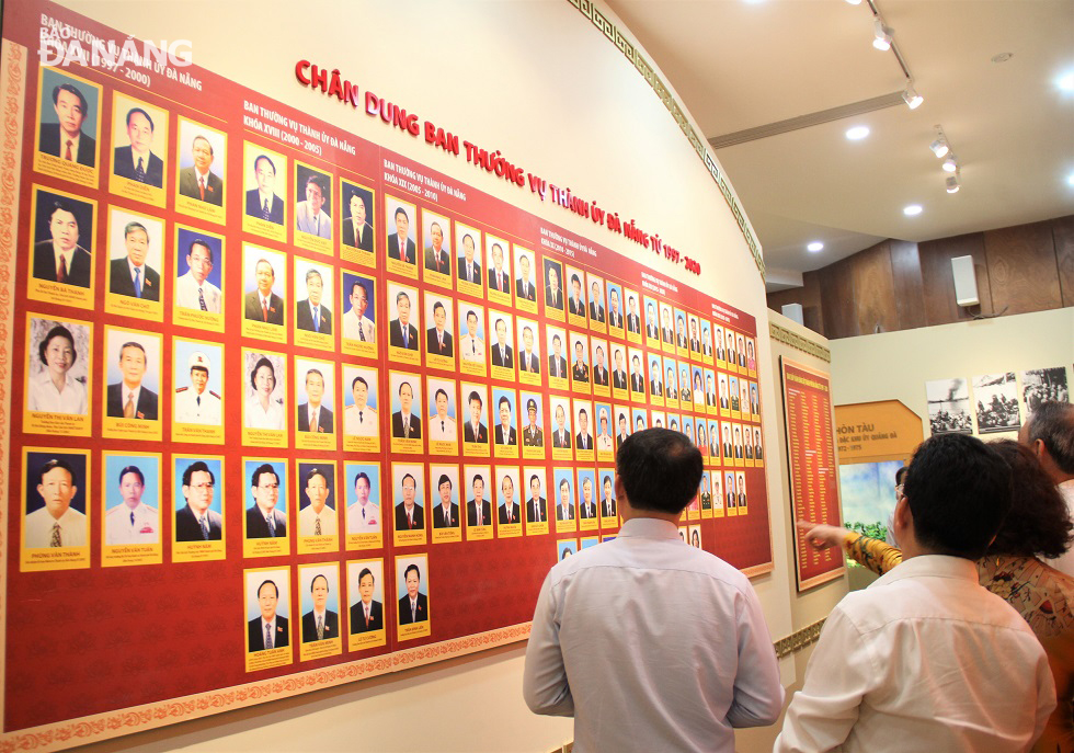 Portraits of the former leaders of the Standing Board of the municipal Party Committee over the 1997 - 2020 period are solemnly designed.