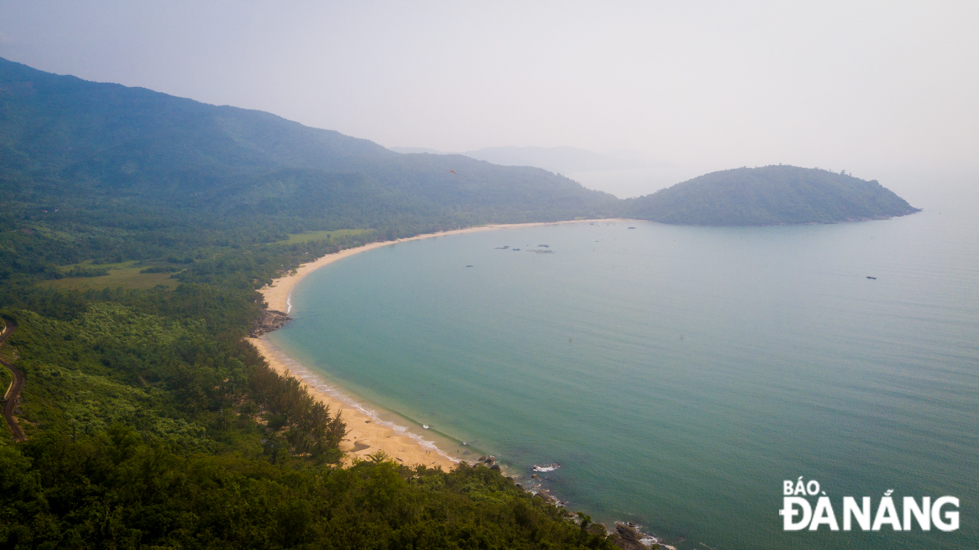 The constriction site of the Lang Van resort and entertainment complex project is located at the foot of the Hai Van Pass.