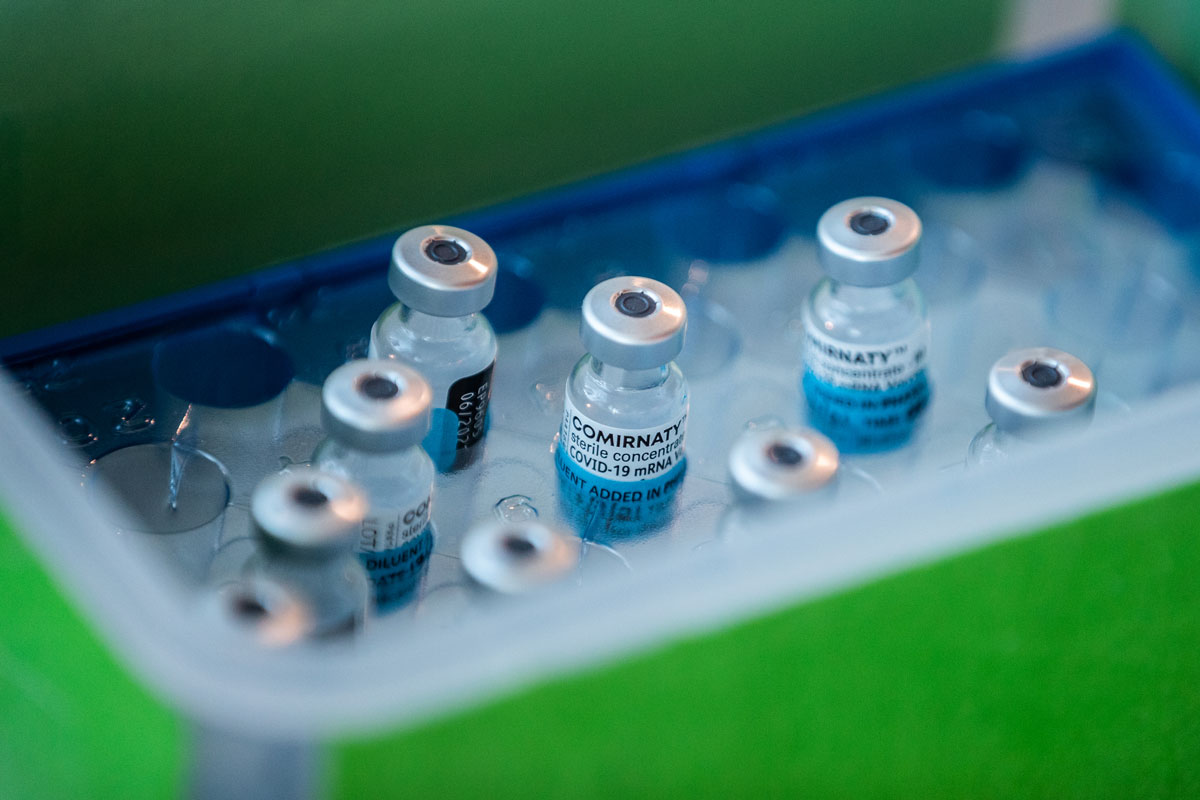 Hơn 100 nước, vùng lãnh thổ nhận vắc-xin từ COVAX