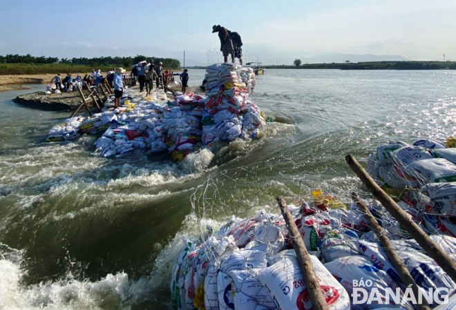 Thủy điện xả nước lưu lượng thấp trong 20 ngày để đắp đập tạm trên sông Quảng Huế