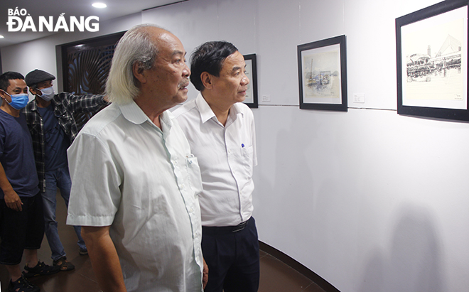 Trưng bày 60 bức ký họa về Đà Nẵng những ngày sau giải phóng và hôm nay
