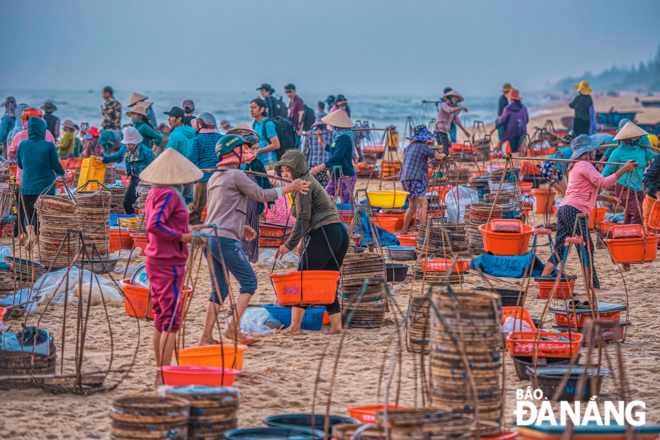 Seafood traders eagerly expecting for fresh seafood caught from the sea