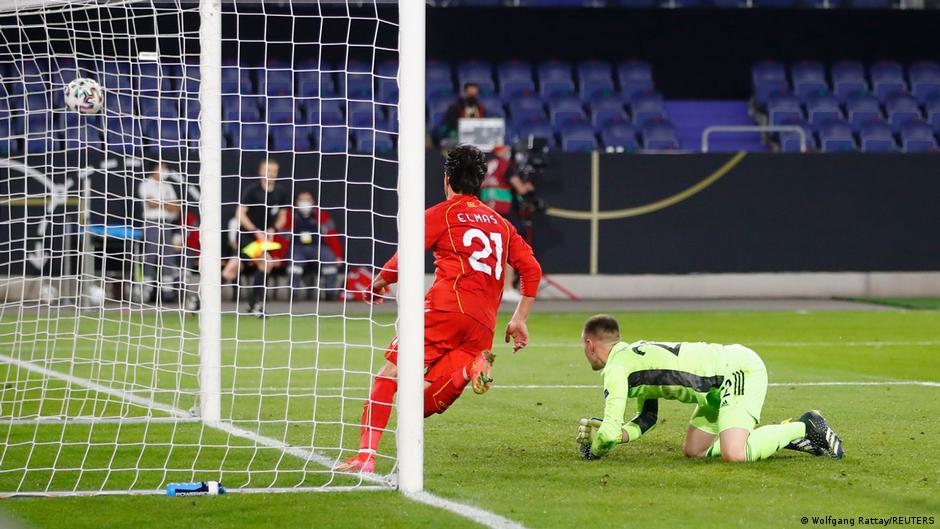 Eljif Elmas ghi bàn thắng cho Bắc Macedonia trong trận thắng Đức 2-1, lượt trận thứ 3 bảng J, vòng loại World Cup 2022 khu vực châu Âu.  Ảnh: Reuters