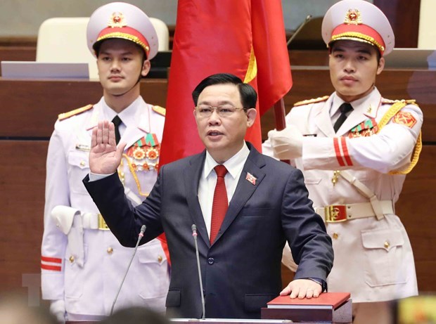 Chairman of the Vietnamese National Assembly Vuong Dinh Hue takes the oath of office. (Photo: VNA)