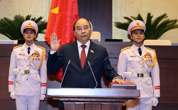 State President Nguyen Xuan Phuc takes the oath of office on April 5 (Photo: VNA)