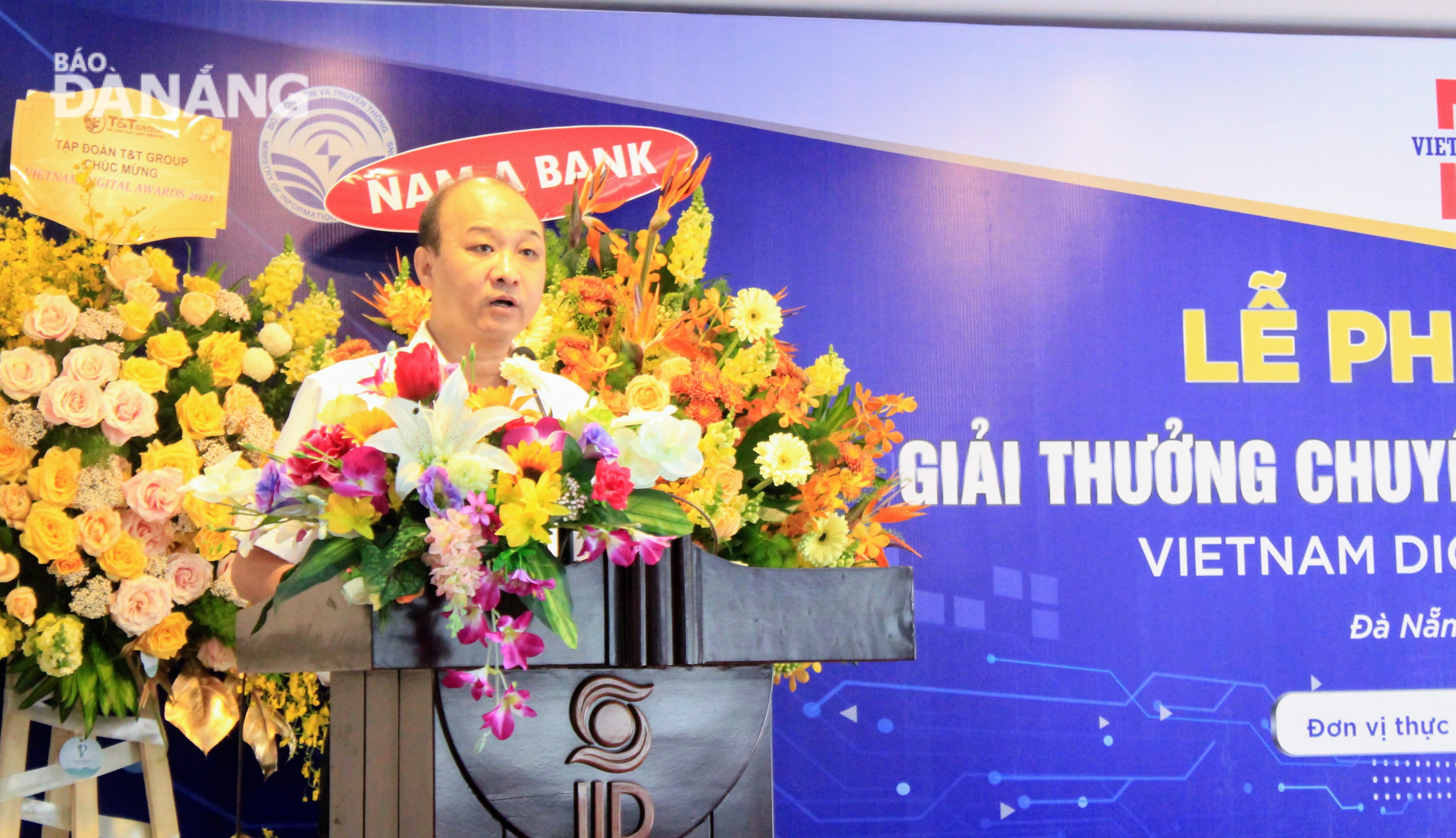 Municipal People's Committee Vice Chairman Le Quang Nam adressing the launching ceremony of the Viet Nam Digital Awards 2021 (VDA 2021) held in Da Nang on Tuesday