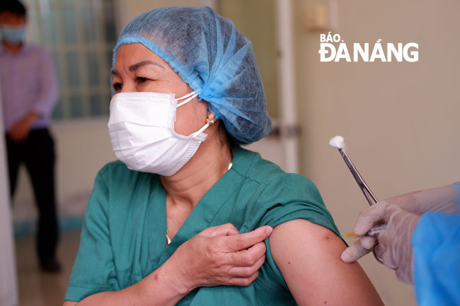 A female medical worker from the Da Nang Lung Hospital, the only medical facility in the city where COVID-19 imported cases are being treated, being injected with COVID-19 vaccine in mid March