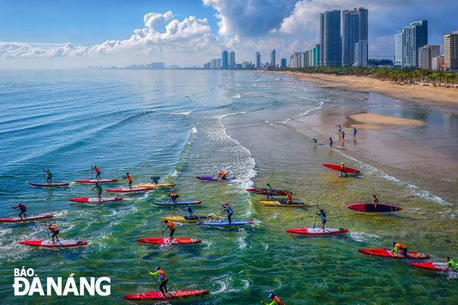 Các hoạt động thể thao trên biển được kỳ vọng là một trong những sản phẩm du lịch hấp dẫn, thu hút du khách đến Đà Nẵng mùa hè này. 		Ảnh: KIM LIÊN