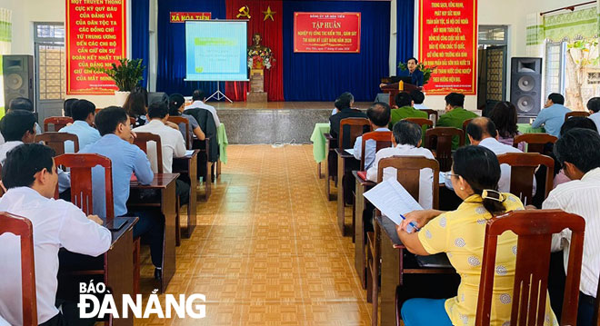 Đảng ủy xã Hòa Tiến, huyện Hòa Vang tổ chức tập huấn nghiệp vụ công tác kiểm tra, giám sát thi hành kỷ luật Đảng năm 2020. 							                 		 Ảnh: TRỌNG HÙNG