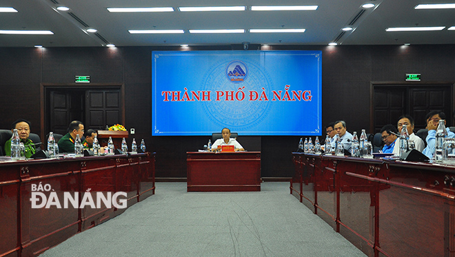 Phó Chủ tịch UBND thành phố Lê Quang Nam chủ trì điểm cầu Đà Nẵng. Ảnh: THÀNH LÂN 