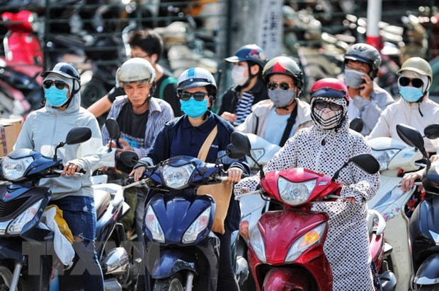 Chỉ số tia UV ở Hà Nội ở mức 6-8, nguy cơ gây hại từ trung bình đến cao. (Ảnh: Thành Đạt/TTXVN)