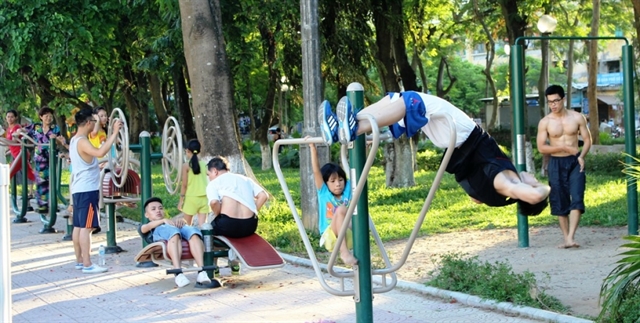 People exercise at a park in HCM City. Health experts recommend that people carefully watch what they eat, be physically active, avoid the use of tobacco and alcohol, and lower stress levels. VNS Photo Bồ Xuân Hiệp