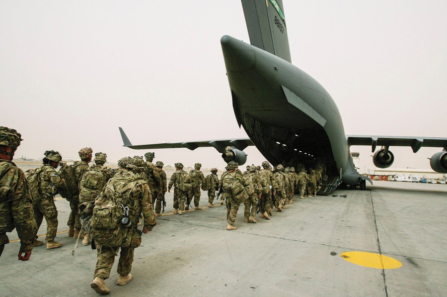Sau nhiều lần rút quân về nước, hiện Mỹ còn 2.500 binh sĩ đồn trú ở Afghanistan. Ảnh: AP