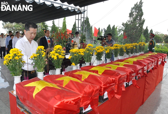  offered incense and laid wreaths in tribute to heroic martyrs