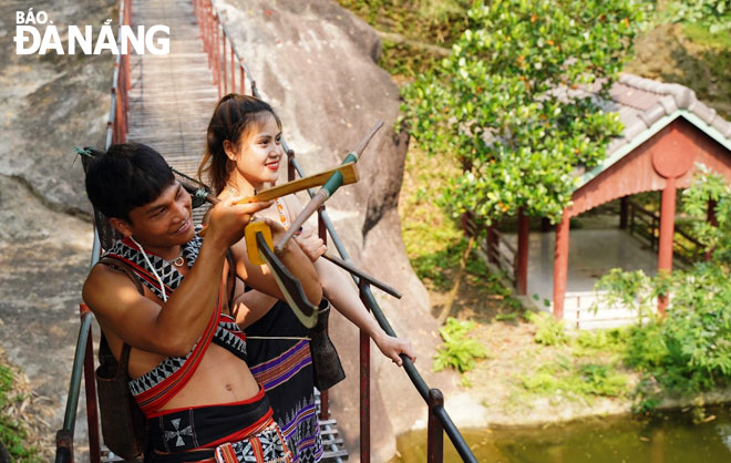 Toom Sara Fest – Love Season programme introduces the time-honoured traditional customs of the Co Tu ethnic minority people to tourists. (Photo: NGOC HA) 