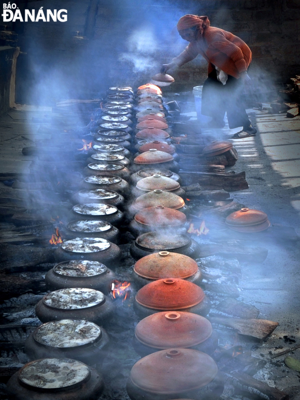 The photo is titled ‘Story of Vu Dai Village’. The village, currently in Hoa Hau Commune, Ly Nhan District, Ha Nam Province is dubbed as the cradle of many precious products, including the signature dish of braised fish. This village is closely associated with Nam Cao's classic short story ‘Chi Pheo’