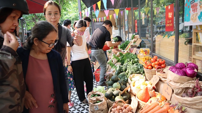 Phiên chợ là cầu nối đưa những sản phẩm sạch, tinh túy và tốt nhất của vùng Măng Đen đến với người dân Đà Nẵng.