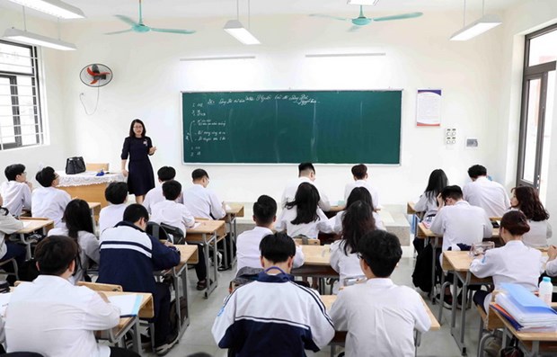 Giờ ôn tập kiến thức chuẩn bị cho kỳ thi tốt nghiệp Trung học phổ thông năm 2021 của học sinh lớp 12 trường THPT Trương Định, Hà Nội. (Ảnh: Thanh Tùng/TTXVN)