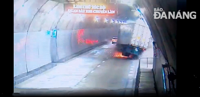 Vụ tai nạn xảy ra trong hầm Hải Vân 2 (ảnh chụp từ clip).