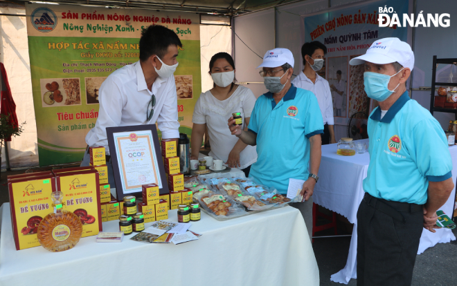 Nearly 500 products are being introduced at the agriculture trade show in Hoa Vang Distrct. Photo: VAN HOANG