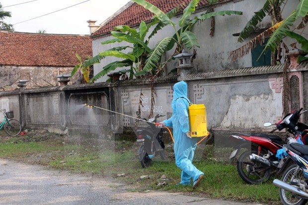 Spraying chemicals to disinfect Quan Nhan village, Nhan Dao commune, Ly Nhan district where Patient 2899 resides. (Photo: VNA)